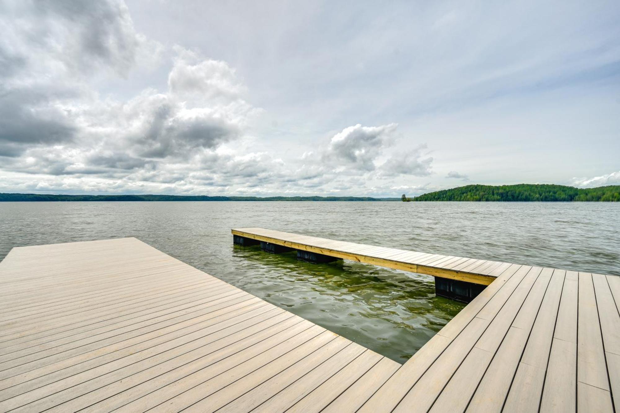 Fox Berry Hill - Lakefront With Dock, Launch & Hot Tub Waverly ภายนอก รูปภาพ