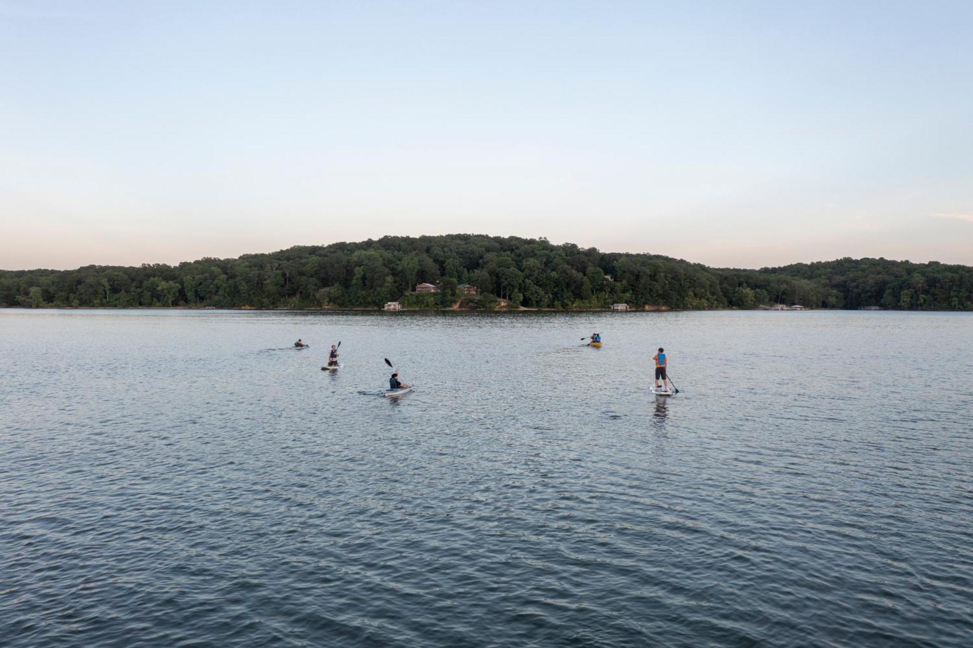 Fox Berry Hill - Lakefront With Dock, Launch & Hot Tub Waverly ภายนอก รูปภาพ