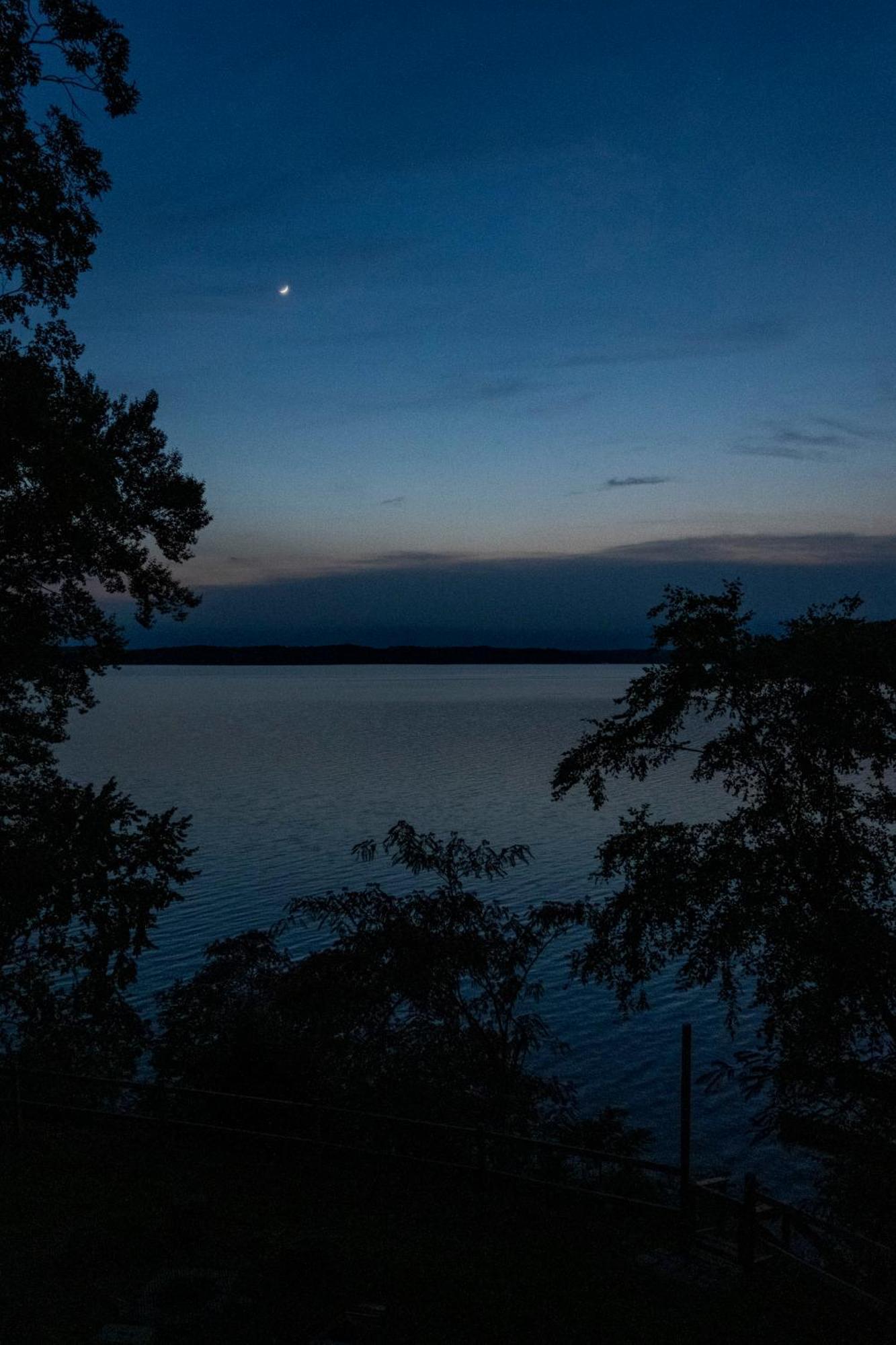 Fox Berry Hill - Lakefront With Dock, Launch & Hot Tub Waverly ภายนอก รูปภาพ